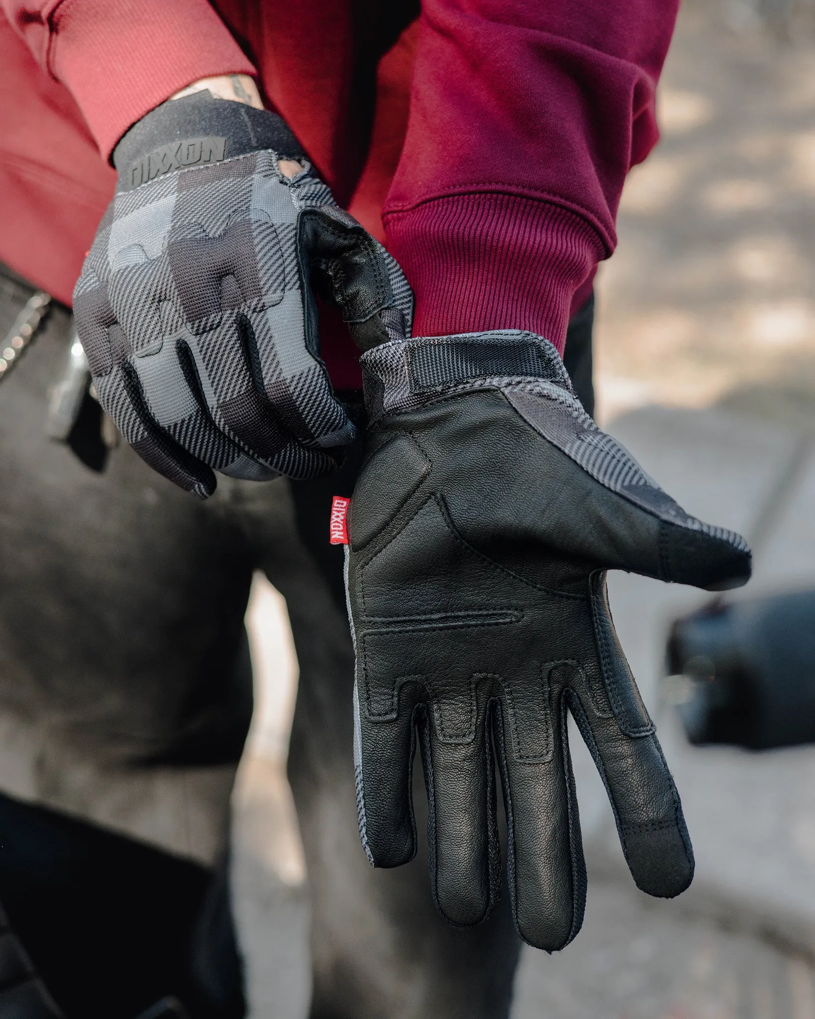 Holeshot Moto Gloves - Murked