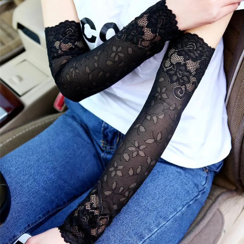 The Siouxsie Lace Gloves